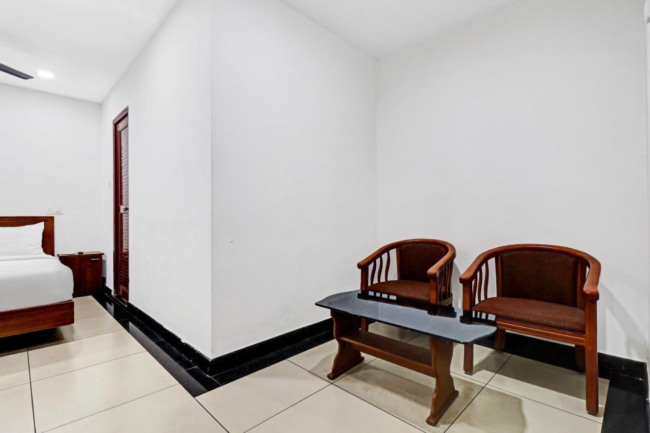 Oyo Townhouse 595 Majestic Inn Kochi Exterior foto