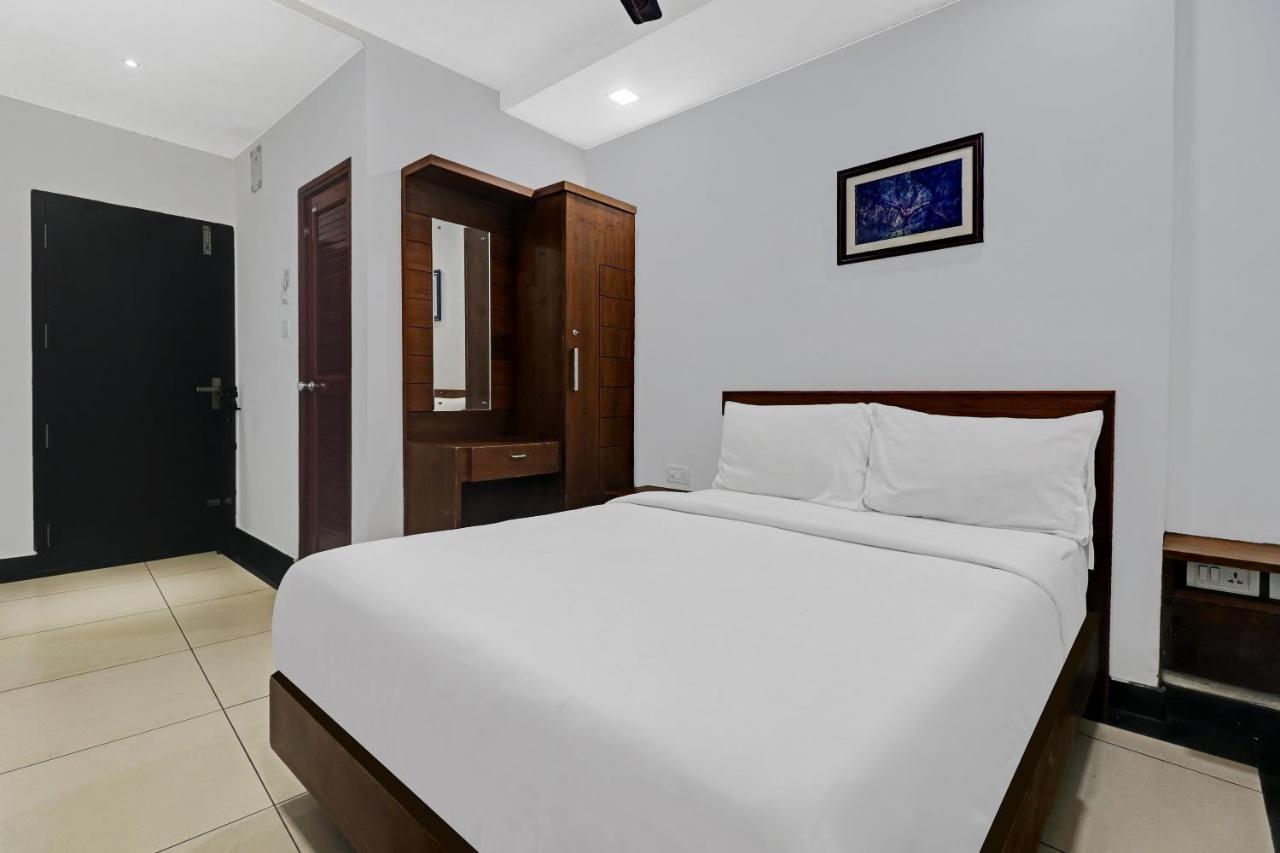 Oyo Townhouse 595 Majestic Inn Kochi Exterior foto