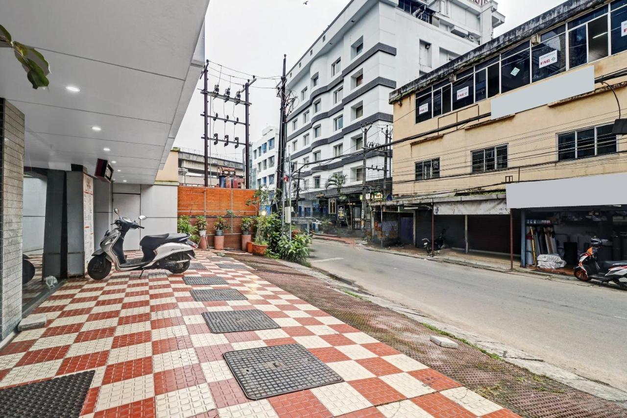 Oyo Townhouse 595 Majestic Inn Kochi Exterior foto