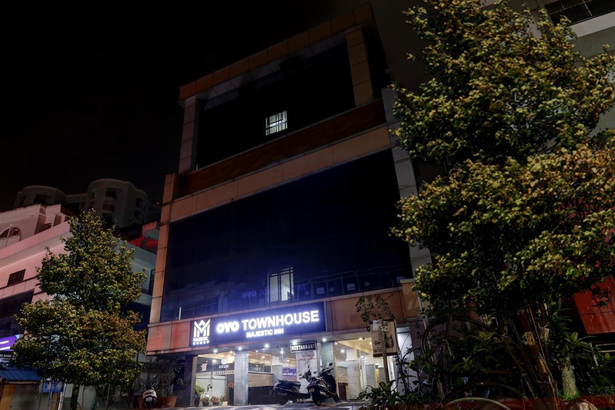 Oyo Townhouse 595 Majestic Inn Kochi Exterior foto