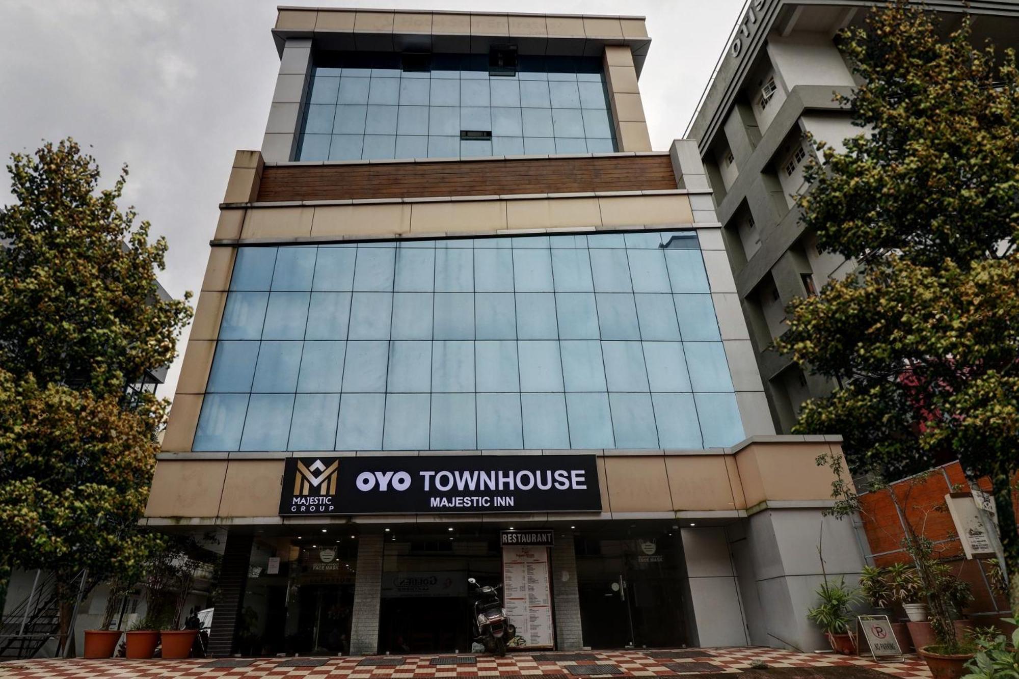 Oyo Townhouse 595 Majestic Inn Kochi Exterior foto